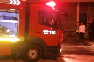 Cinnet getiren baba kendini, eşini ve kız çocuğunu benzin dökerek yaktı