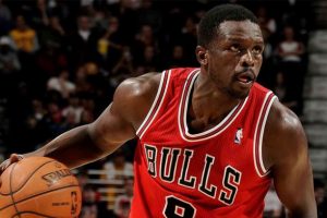 Luol Deng Chicago Bulls formasıyla basketbola veda etti