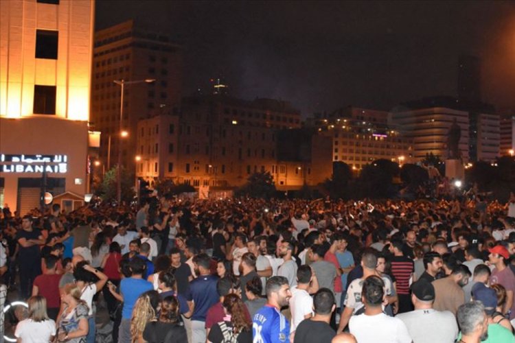'Lübnan halkı yönetime karşı isyan bayrağını açtı'