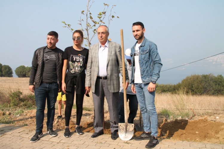 Bursa Gemlik'te 70 fidan toprakla buluştu
