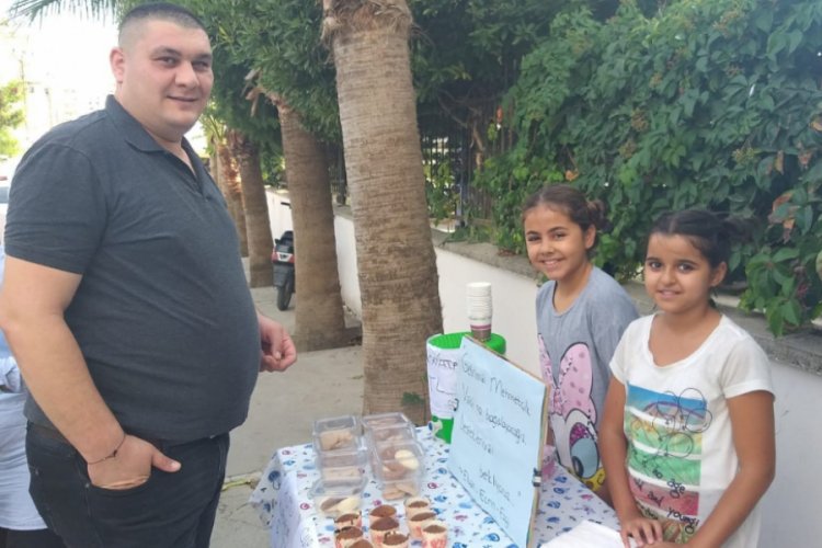 Sattıkları kekin gelirini Mehmetçik Vakfı'na bağışladı