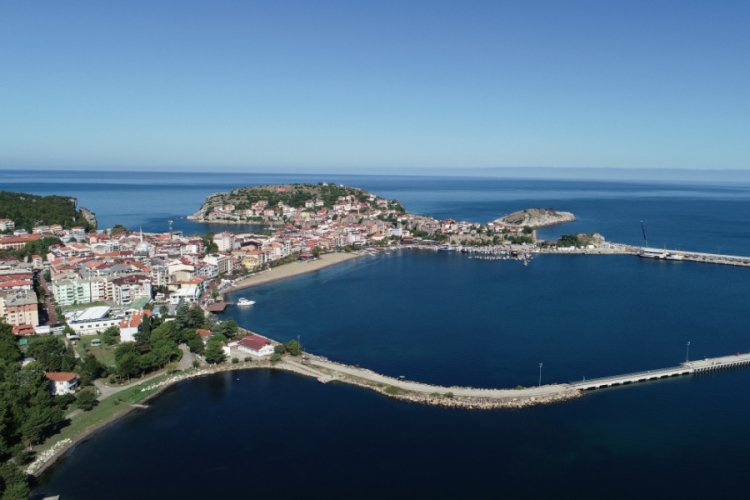 Tarihi kalenin altındaki kayalıklar çöktü