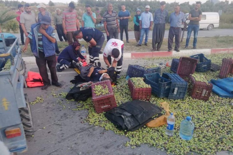 Mersin'de tarım aracı devrildi: 7 yaralı