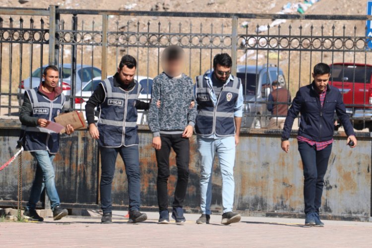 Cinayet zanlısı öğrenci hakim karşısına çıktı