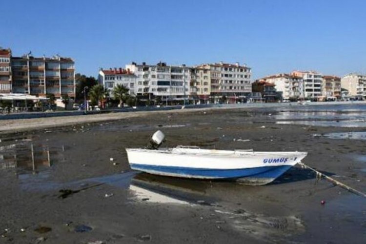 Deniz 25 metre çekildi