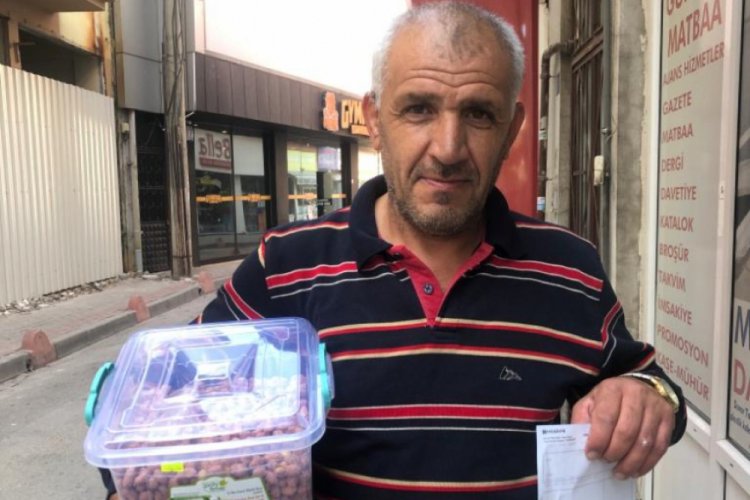 Bursa'da çerez sattı gelirini Mehmetçik'e bağışladı