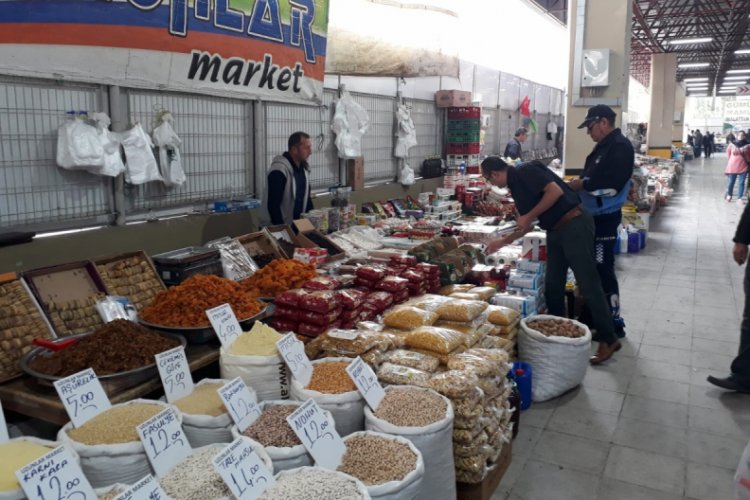 Bursa'da zabıtadan pazar yerinde gıda denetimi