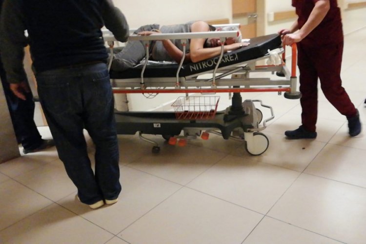 Bursa'da merdivenlerden yuvarlanan adam ağır yaralandı