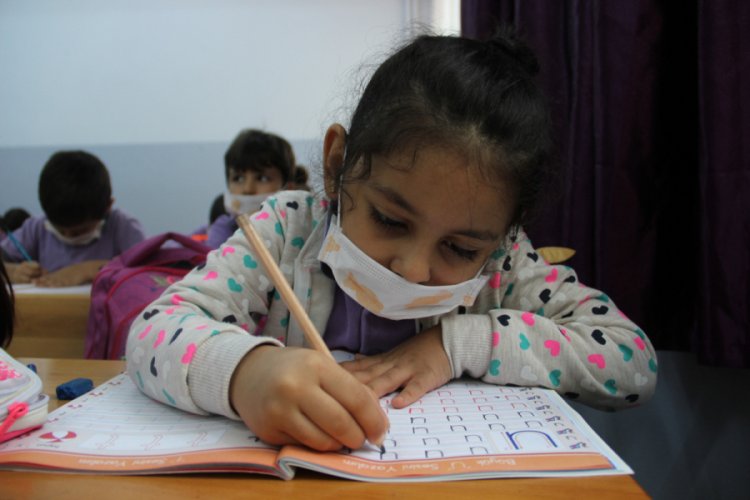 Okulda maskeli eğitim