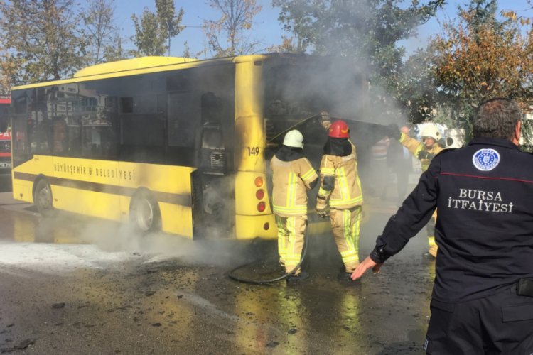 Bursa'da insan dolu belediye otobüsü alev aldı, o anlar kameralara yansıdı