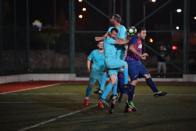 Bursa Osmangazi'de personel futbol turnuvası ile stres attı
