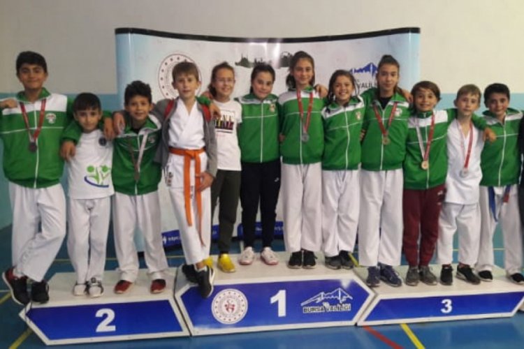 Bursa Mustafakemalpaşalı karateciler başarıya doymuyor