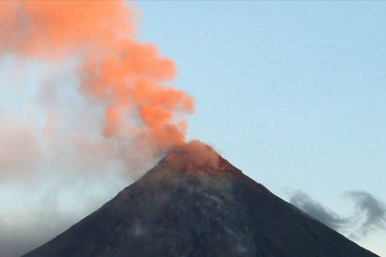 Japonya'da Sakurajima Yanardağı patladı