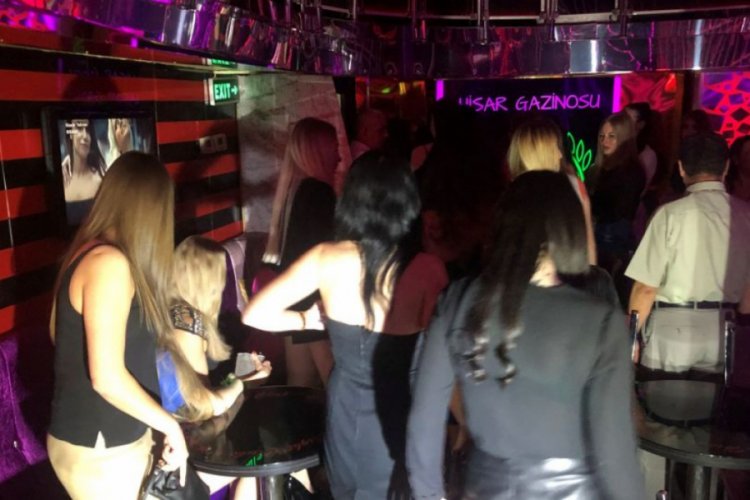 Hesabı beğenmeyen 5 kişi pavyona molotof kokteyli attı