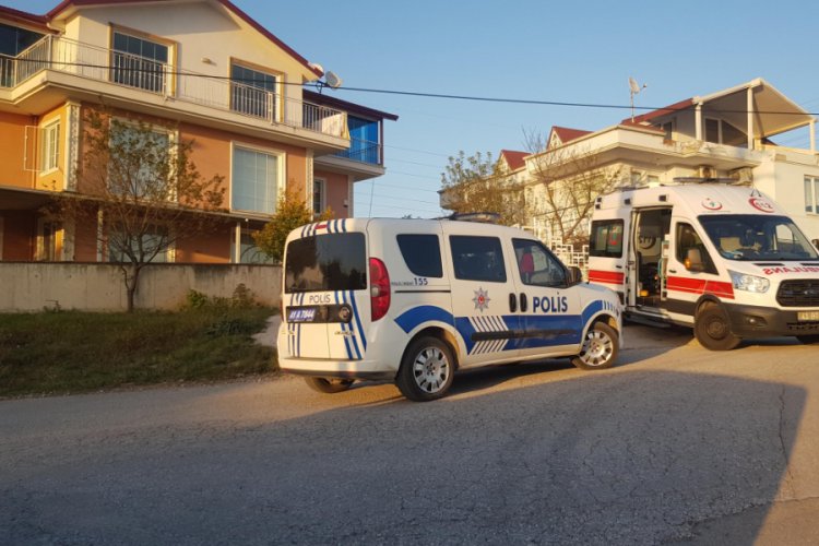 Sır ölüm! Evinin kapısında asılı bulundu