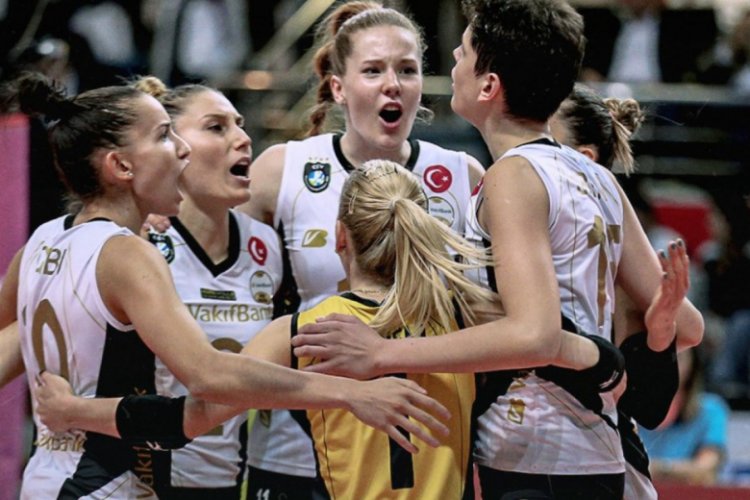 Bursa Nilüfer Belediyespor evinde VakıfBank'a yıkıldı