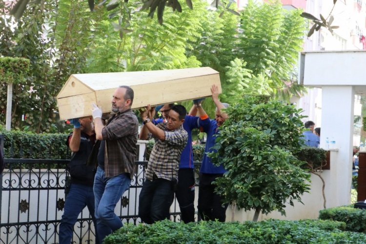 Evlerinde ölü bulunan 4 kişinin cenazesi alındı