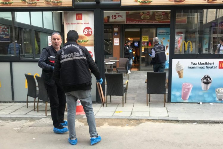 Uzman çavuş, restorandaki kavgayı havaya ateş açarak sonlandırdı