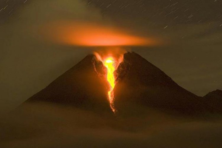Merapi Yanardağı patladı, halka ''yaklaşmayın'' uyarısı yapıldı