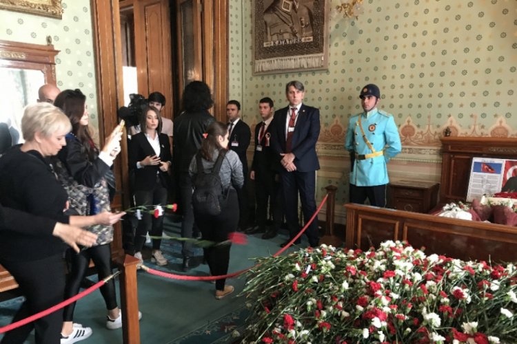 Vatandaşlar Dolmabahçe Sarayı'na akın etti