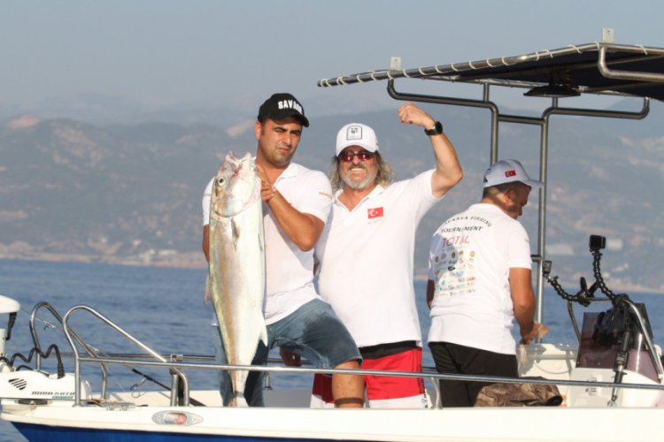 Alanya'da en büyük balığı yakalamak için yarıştılar