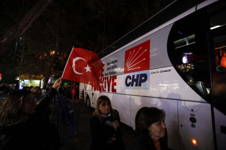 Binlerce kişi Güvenpark'tan Anıtkabir'e yürüdü