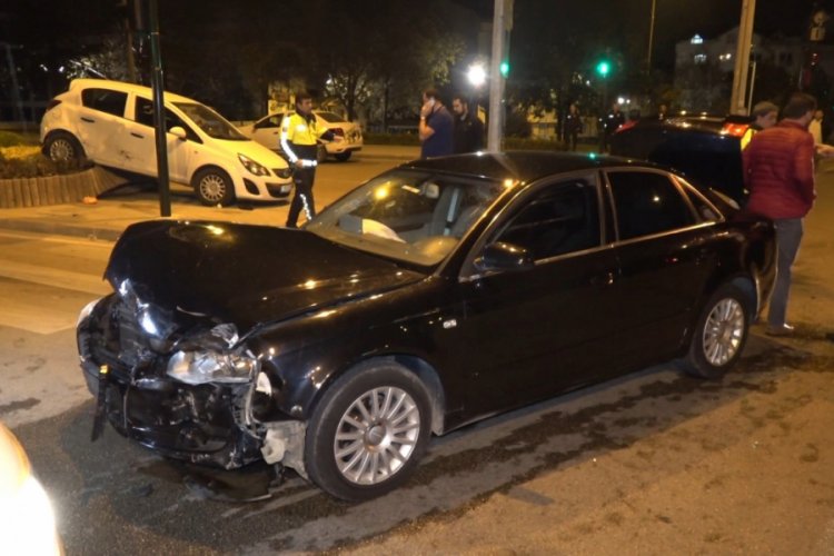 Bursa'da kafa kafaya çarpıştılar: 3 yaralı