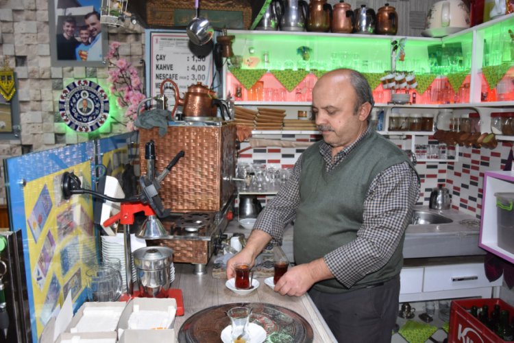 Bursa'da bu kıraathaneye gelenler, yapılan şakalarla panik yaşıyor