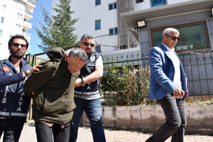 Eş katili, komşusuna ters kelepçe takıp tecavüz etmiş