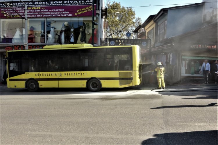 Bursa'da belediye otobüsü alev alev yandı