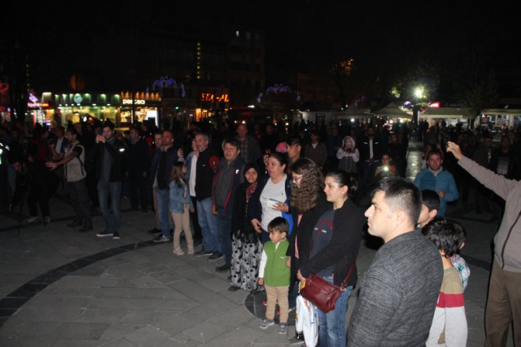 Düzce depreminde hayatını kaybedenler anıldı