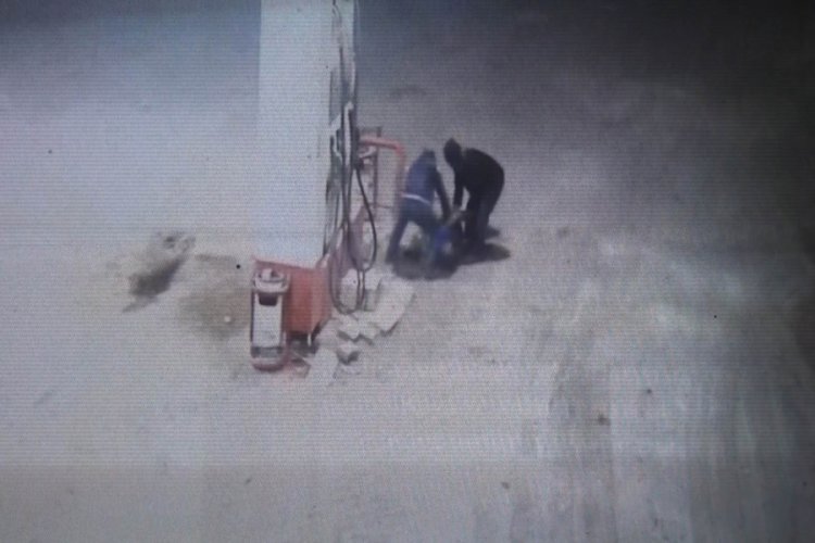 Pompa görevlisinin darp edilip gasp edildiği anlar anbean kamerada