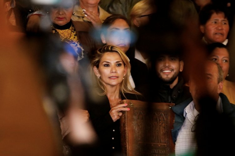 Bolivya'da geçici devlet başkanı belli oldu