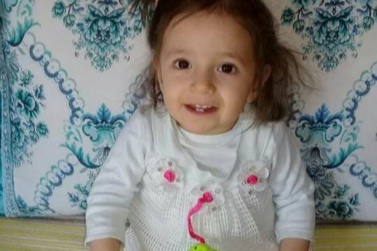 Çöken duvarın altında kalıp ölen Damla, toprağa verildi