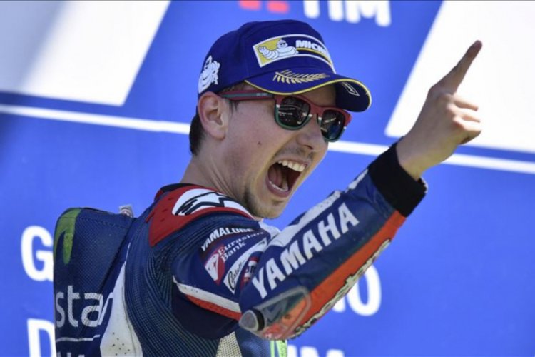 Motosiklet pilotu Jorge Lorenzo pistlere veda etti