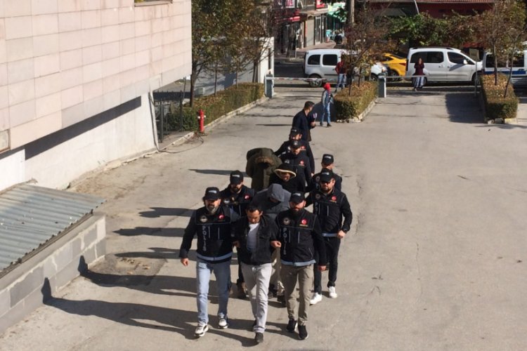 Zehir taciri 5 zanlı tutuklandı