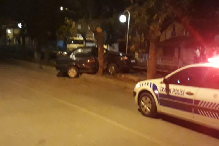 Tosya'da otomobil ağaca çarptı: 1 ağır yaralı