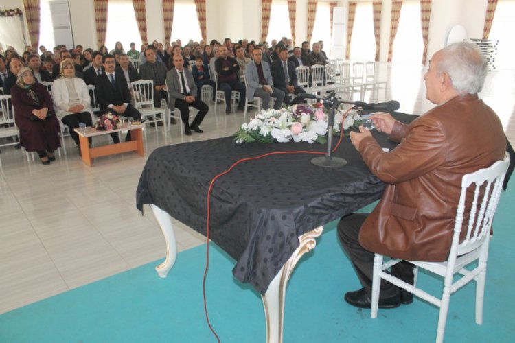 Yazar Vakkasoğlu'ndan öğretmenlere konferans