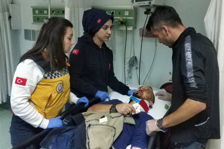 Samsun'da otomobil ağaca çarptı: 4 yaralı