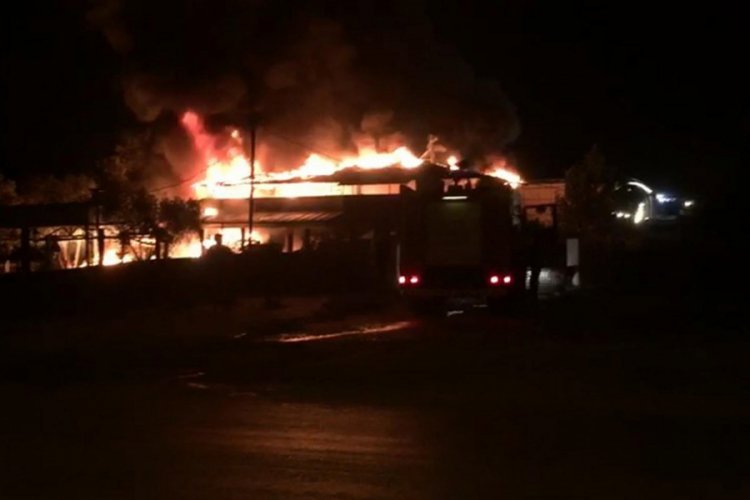 Kır bahçesindeki yangın hasara yolaçtı
