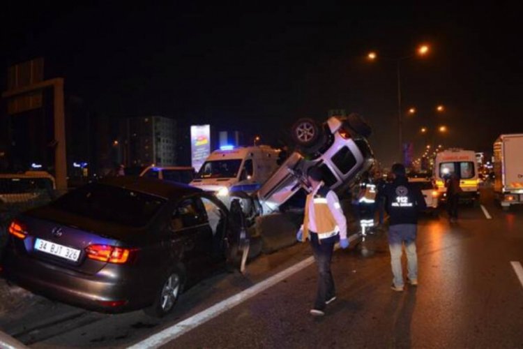 Kadıköy'deki zincirleme kaza trafiği felç etti