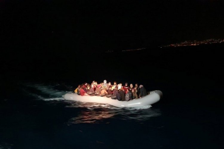 Kuşadası'nda radardan tespit edilen 55 göçmen yakalandı