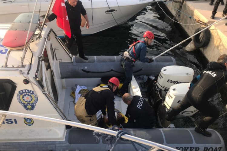 Bursa'da genç kızın denize atlayıp, intihara kalkıştığı anlar, kamerada