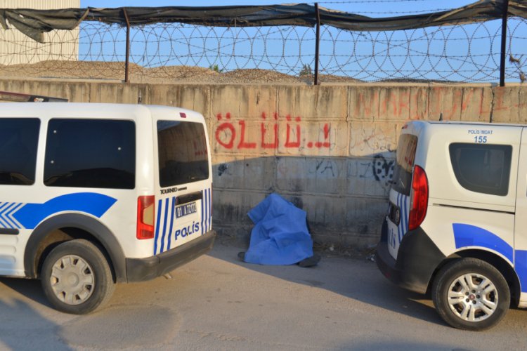 'Ölüü..!' yazan duvarın dibinde ölü bulundu