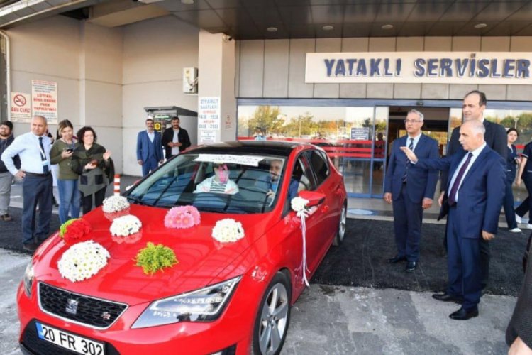Kanseri yenen eşini gelin arabasıyla karşıladı