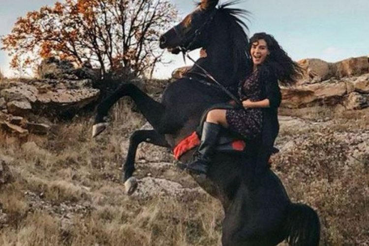 Ebru Şahin'den olay yaratan fotoğraf