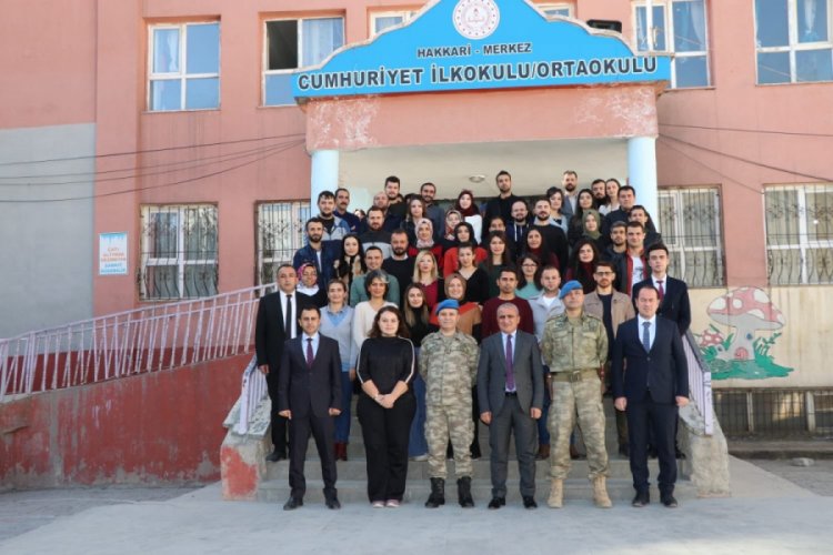 Asker ve polisten Öğretmenler Günü kutlaması