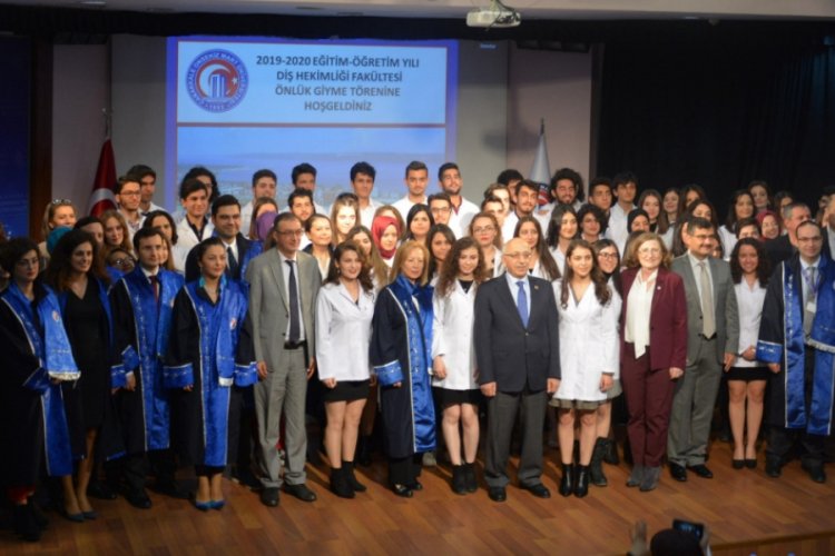 Çanakkale'de Diş Hekimliği öğrencileri beyaz önlük giydi