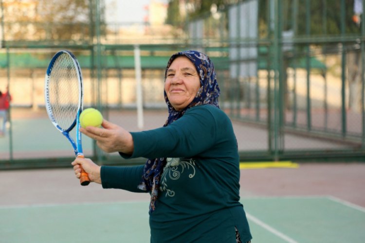 Durdu teyzeye Hülya Avşar'dan davet