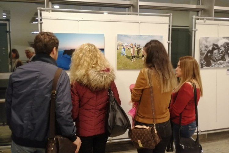 Turizm rehberinden fotoğraf sergisi
